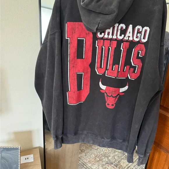 Abercrombie& Fitch Men’s Chicago Bulls Hoodie - Picture 3 of 3